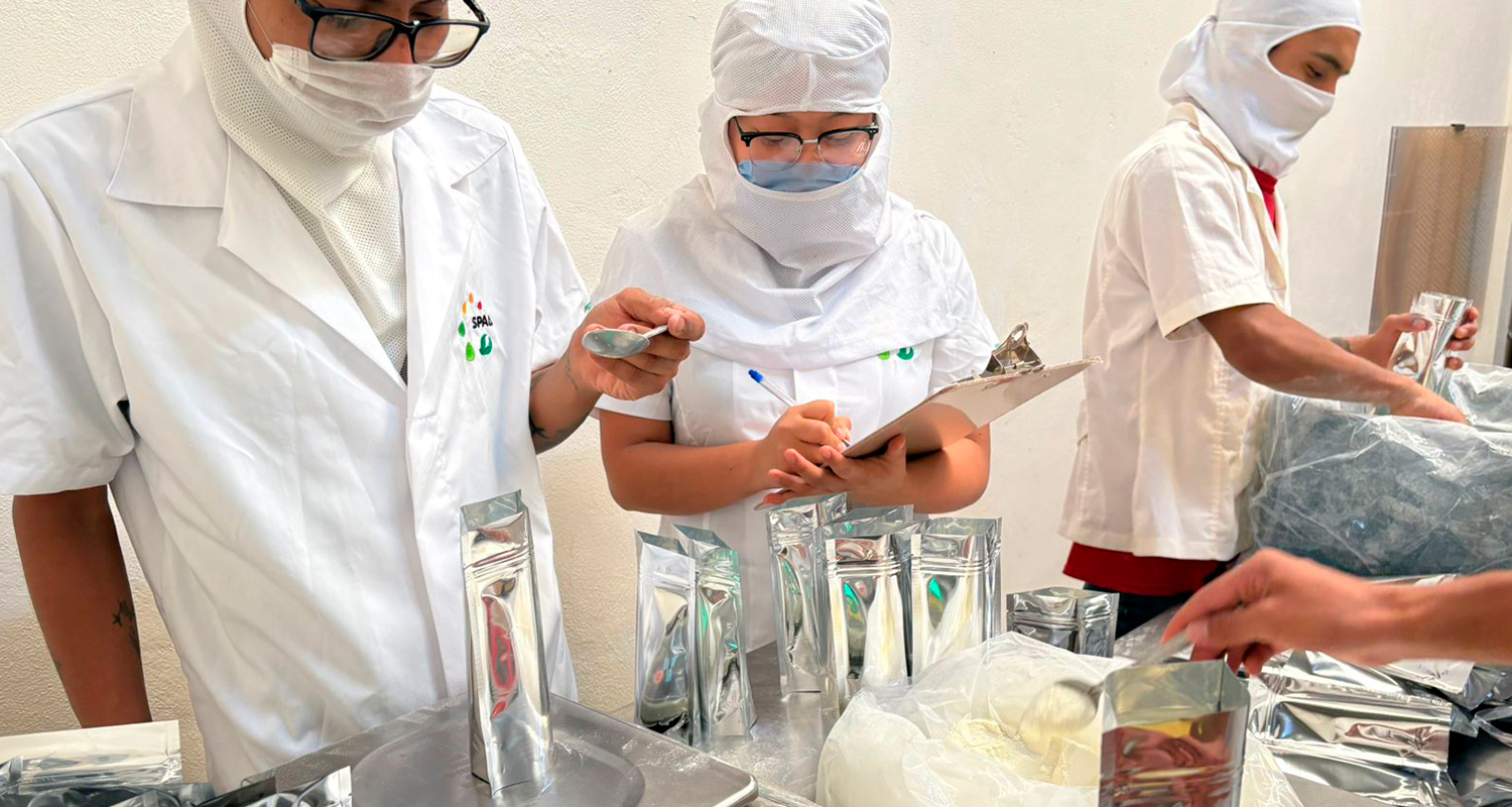 SPAD dona leche en polvo a familias afectadas por inundaciones en Poza Rica, Veracruz